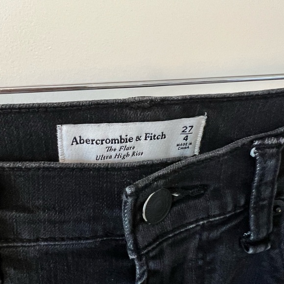Abercrombie Curve Love Ultra High Rise Flare Jeans - Picture 4 of 4